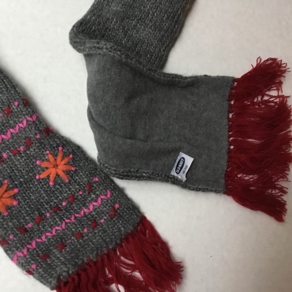 Old Navy Fringed Scarf - Picture 2 of 2